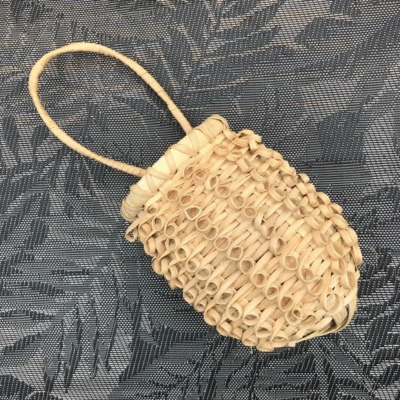 Vintage Handmade & Artist Signed Ornate Woven Pineapple Welcome Basket - Picture 2 of 7